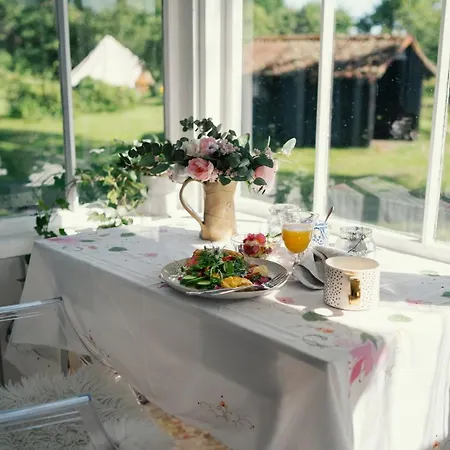 Peetri Talu Klaaskuplid Haapsalu Laehedal *