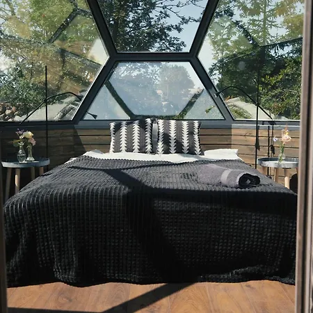 Capsule hotel Peetri Talu Klaaskuplid Haapsalu Laehedal Soolu