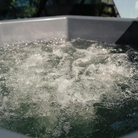 Peetri Talu Klaaskuplid Haapsalu Laehedal 캡슐호텔 *