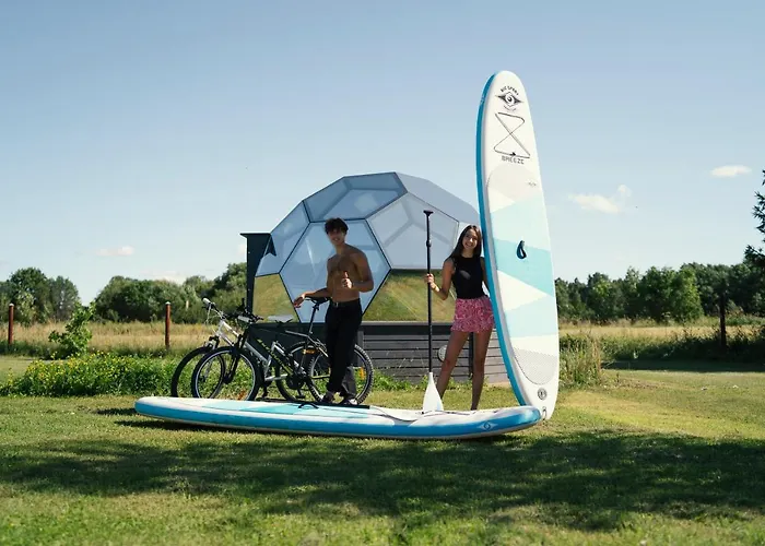 Peetri Talu Klaaskuplid Haapsalu Laehedal Kapselhotell