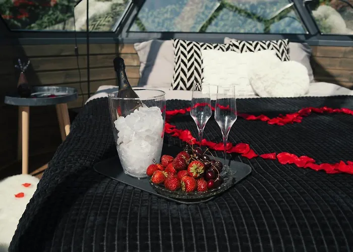 Peetri Talu Klaaskuplid Haapsalu Laehedal Rootsi